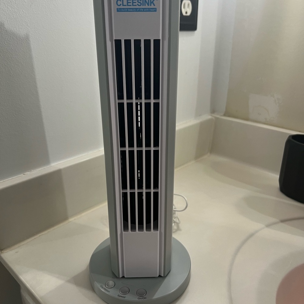 CLEESINK Tower Fan in White and Gray